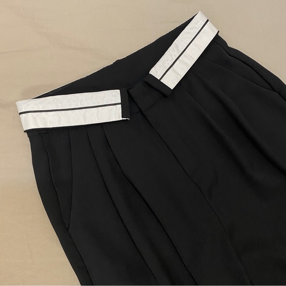 (SOLD) Contrast Waist Wide Leg Trousers 🖤 - Picture 3 of 4